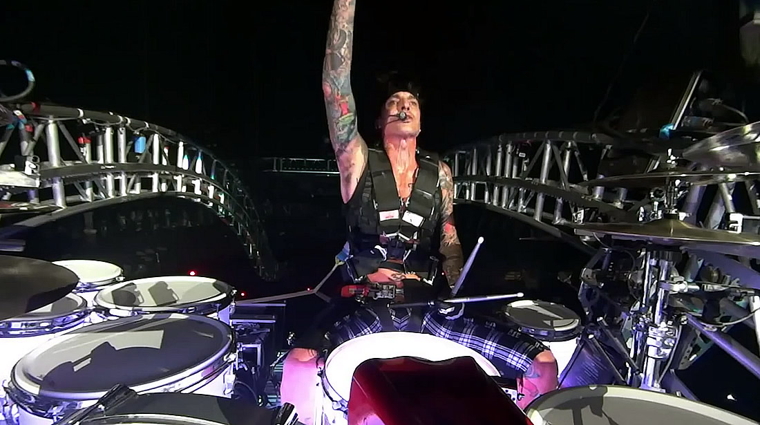 tommy lee motley crue upside down