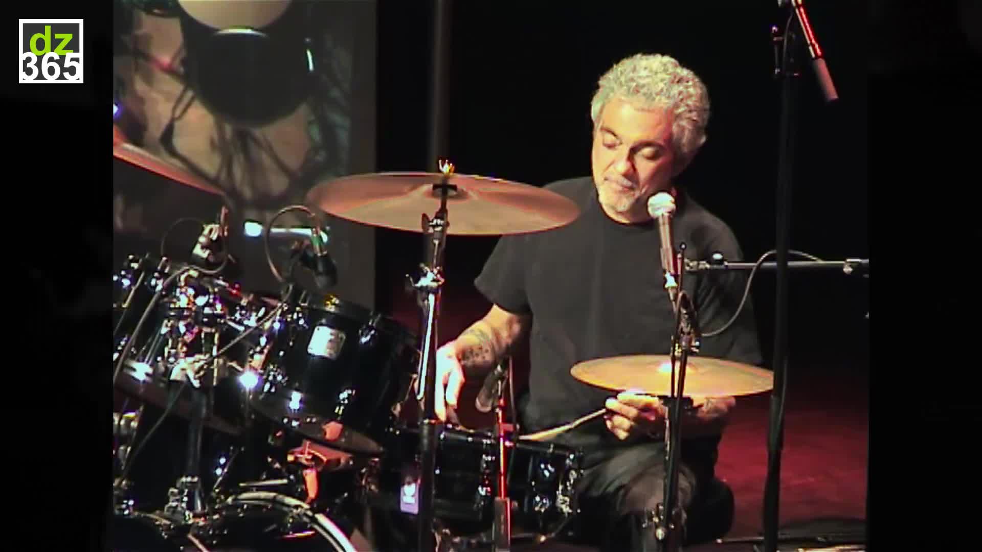 Drummerszone news Watch Steve Gadd's drum solo with brushes and